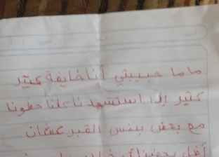 فيديو.. طفلة فلسطينية تكتب وصيتها على أصوات القصف: أريد الاستشهاد في حضن أمي