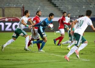 إصابة حارس مرمى الأهلي في الشوط الأول من مباراة النصر .. و" عادل " يبدأ الإحماء