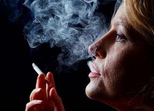 علماء أمريكيون: "التدخين السلبي يؤدي إلى الموت المفاجىء"