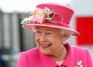 ملكة بريطانيا وزوجها الأمير فيليب يتلقيان لقاحا «سريا» ضد «كورونا»