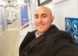«صحافة المواطن».. «أحمد» يوثق رحلته بالقطار الكهربائي الخفيف: وسيلة نقل حضارية