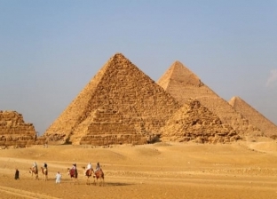 مؤرخون أجانب يكشفون لغز نقل المصريين الأحجار الضخمة لبناء الأهرامات