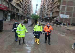 رئيس شركة الصرف الصحي يتابع سحب مياه الأمطار من شوارع الإسكندرية