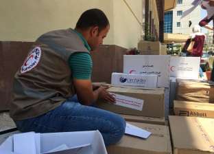 بالصور| الهلال الأحمر المصري يرسل قافلة مساعدات طبية إلى فلسطين
