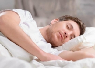 أستاذ طب نفسي: قلة النوم تؤثر على التركيز والنشاط الحركي (فيديو)