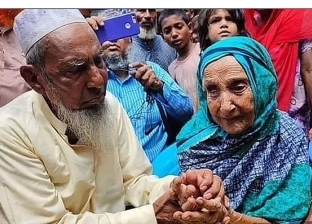 «فيسبوك» يعيد «منسي» لعائلته بعد 72 سنة في بنجلاديش: أمه عرفته بعلامة في يده