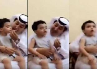 بالفيديو| ضبط سعودي أجبر طفلا على التدخين