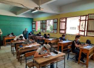 طلاب الثانوية العامة يؤدون امتحان اللغة الأجنبية الثانية دور ثان