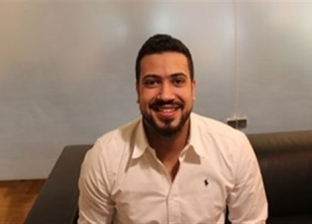 إصابة اليوتيوبر عمرو راضي.. وصديقه: ماشي بعكاز