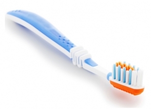 تسبب الأمراض.. تعرف على المدة المناسبة لتغيير فرشاة الأسنان