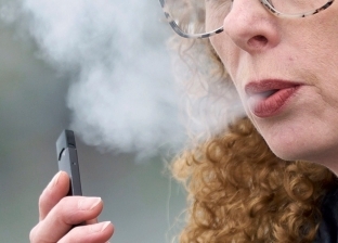 بتقنية حديثة.. سيجارة إلكترونية تغلق نفسها أمام أفواه المراهقين