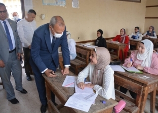 إحالة معلم بالقليوبية للتحقيق بتهمة تسريب امتحان اللغة العربية عبر «واتساب»