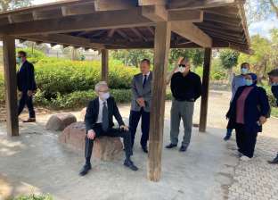 زيارة سفير اليابان لحديقة طوكيو بحلوان: طالب بتجديدها وجلس على صخرة