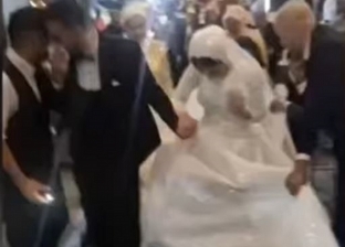 عروسان يحتفلان بزفافهما في مطعم بيتزا بالتجمع: الزباين أحيوا الفرح