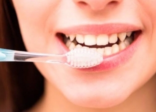 5 أسباب لظهور البقع البيضاء على الأسنان.. نصائح للقضاء عليها