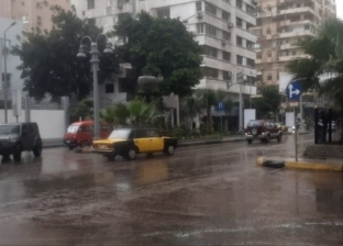 سقوط أمطار غزيرة على الإسكندرية.. وانتشار سيارات الصرف في الشوارع