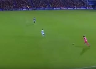 بالفيديو| حارس مرمى يسجل هدفا خياليا من منتصف الملعب