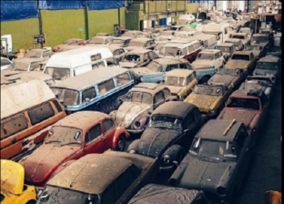«عاشق السيارات».. يمتلك 174 سيارة قديمة قيمتها أكثر من 21 مليون جنيه
