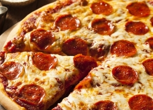 «منتهى الخطورة».. احذر تناول البيتزا في هذه الحالات: سموم وقشر جبن