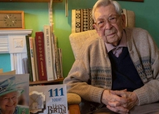 عمره 111 عاما.. بريطاني يدخل "جينيس" كأكبر رجل في العالم