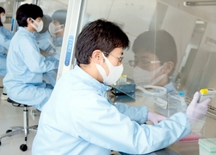 بعد ادعاء تصنيع الفيروس.. أمريكا تتهم الصين باختراق بيانات لقاح كورونا