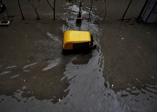 الأمطار تحول شوارع الإسكندرية لبرك.. وتعطل التكاتك بسبب ارتفاع منسوب المياه (صور)