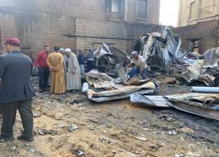 21 أسرة تضررت في حريق معرض ملابس طهطا والخسائر بالملايين