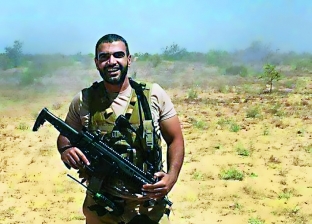 صورة.. لقطة نادرة للشهيد أحمد منسي مع أحد أبطال عملية إيلات
