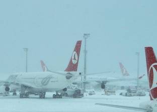 الثلوج الكثيفة تتسبب بإلغاء 640 رحلة في مطار أتاتورك بإسطنبول