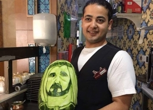 "دراسة العربي ماجبتش همها".. أحمد يجد وظيفته بـ"الرسم على البطيخ"