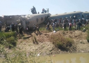 مشاهد من حادث قطار سوهاج: حطام وهواتف وضحايا على القضبان