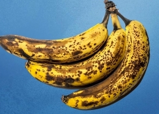 ماذا يعني وجود نقاط سوداء على قشرة الموز؟.. استشاري يوضح آثارها