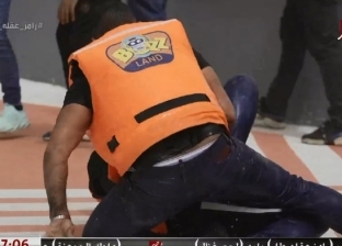 أحمد سعد يعتدي بالضرب على رامز جلال في «رامز عقله طار»