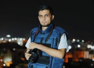صحفي فلسطيني لـ«الوطن»: المصور حسونة آسليم مازال تحت الأنقاض بمخيم البريج