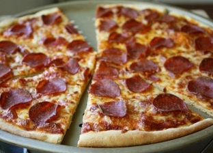 إصابة 5 من أسرة واحدة بتسمم غذائي في بورسعيد.. «أكلوا بيتزا فاسدة»
