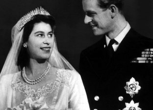 الأمير فيليب زوج الملكة إليزابيث الثانية.. هل يتولى نجله تشارلز العرش؟