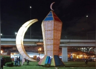 ميدان رمسيس يتزين بـ«فانوس رمضان» في أولى ليالي الشهر.. «طوله 17 مترا»