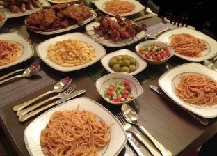 قواعد إتيكيت الانتهاء من الطعام في عزومات رمضان: «متقومش أول ما تخلص أكل»