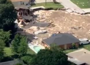 بالفيديو| حفرة ضخمة بولاية فلوراندا الأمريكية تبتلع المنازل