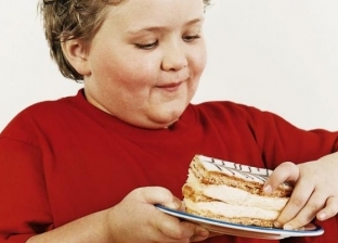 القواعد السليمة لعلاج الأطفال من شراهة الأكل.. «بلاش ريجيم قاسي»