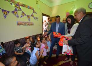 قيادات محافظة البحيرة يحتفلون بالعيد مع نزلاء دور الرعاية الاجتماعية