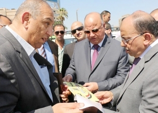 وزير التنمية المحلية ومحافظ القاهرة يتفقدان موقف عبد المنعم رياض