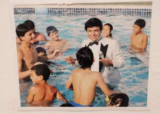سر صورة الفنان سمير صبري في حمام السباحة بـ«البدلة»: حقيقة متفق عليها