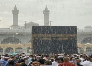 عاجل.. هطول أمطار على مكة المكرمة (صور وفيديو)