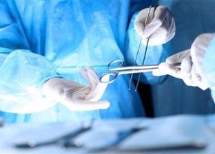 مريض «قلبه مفتوح» يصيب طبيبه بصدمة: فتح عينيه أثناء الجراحة