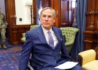حاكم تكساس الجمهوري يلغي «الكمامة» ويعيد فتح الولاية.. والمعارضة: جنون