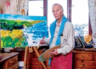 عجوز يتخرج في كلية الفنون الجميلة وعمره 96 عامًا.. «قنبلة طموح»