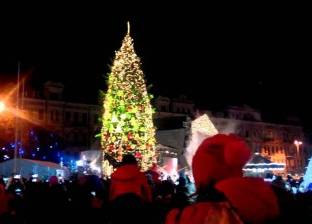 بالفيديو| احتراق شجرة عيد الميلاد في مدينة روسية