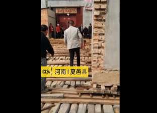 فيديو| صيني يزيح منزله 6 أمتار لتجنب إزالته