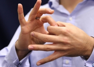 «دكتور الصم».. مبادرة لتعليم الأطباء لغة الإشارة: افهم مريضك أولا